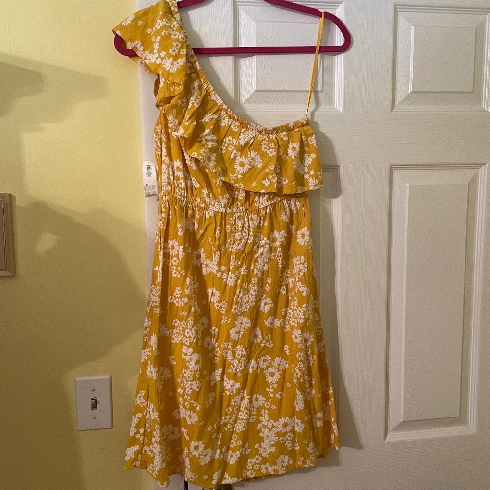 NWT Old Navy One Shoulder Floral Dress
